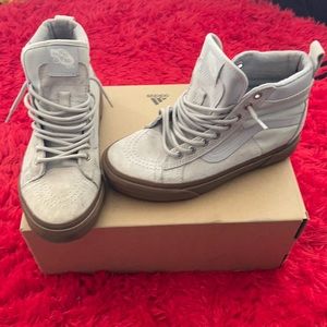 Women’s grey high top vans